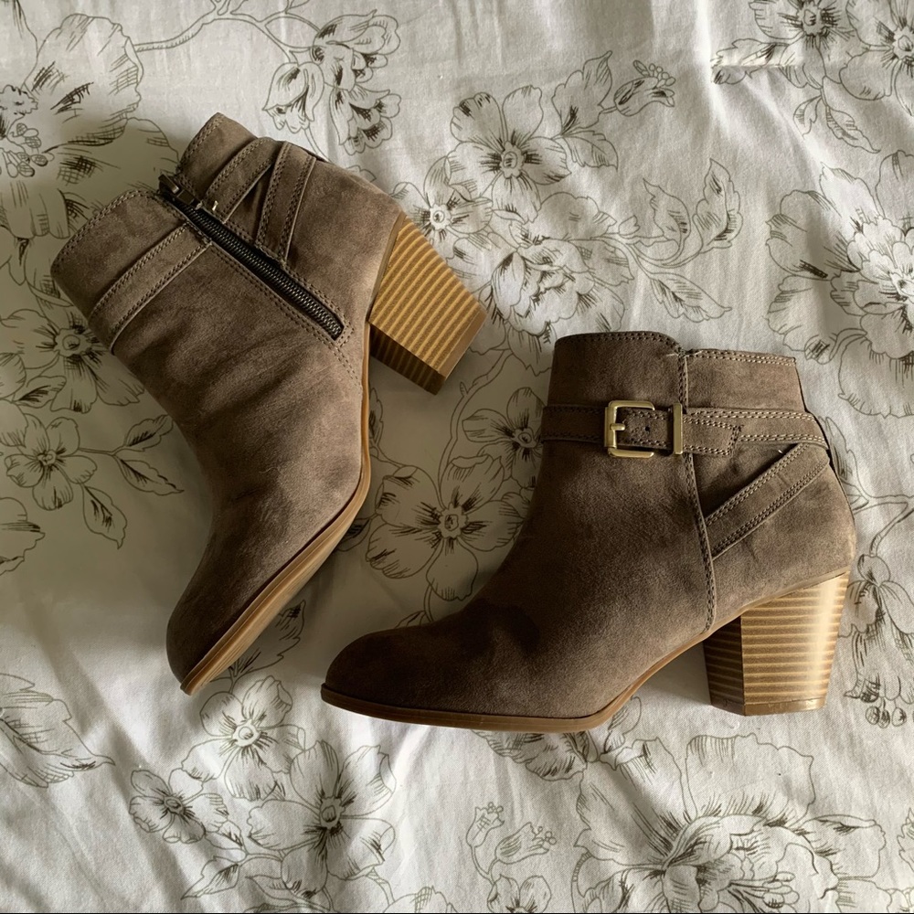 Neutral Buckle Express Booties - Picture 2 of 3